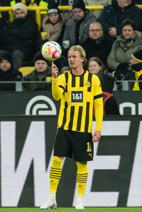 Bvb Wallpaper, Julian Brandt, Anna Frozen, The Perfect Guy, Borussia Dortmund, Soccer Team, Best Player, Football Soccer, Football Players