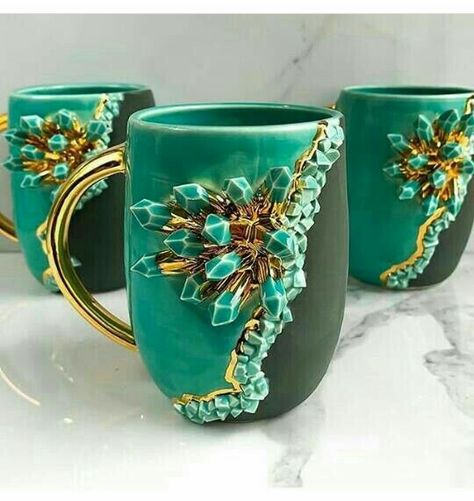 Witchy Mugs, Carved Crystals, Crystal Mug, Assiette Design, Gold Mug, Colorful Dinnerware, Contrasting Textures, Diy Resin Projects, Crystal Formations