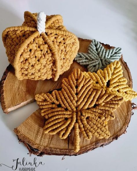 Macrame Pumpkin Coaster, Macrame Pumpkin Wreath, Macrame Autumn Decor, Macrame Turkey, Macrame Fall Projects, Macrame Pumpkin Diy, Thanksgiving Macrame, Fall Macrame Ideas, Autumn Macrame