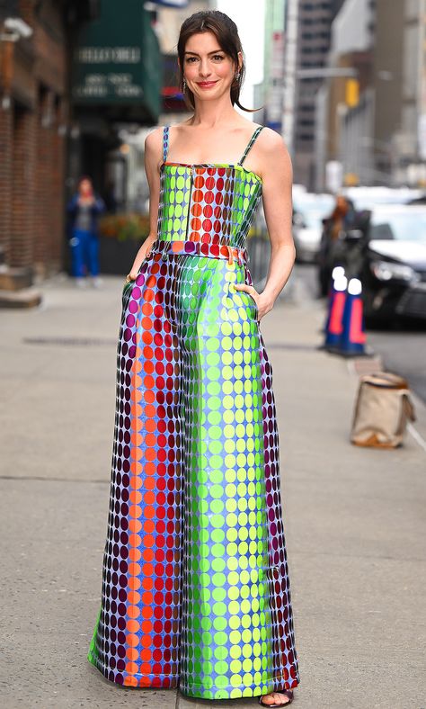 Anne Hathaway Style, Bright Outfit, Christopher John Rogers, Versace Gown, Neon Rainbow, Celeb Style, Anne Hathaway, Couture Gowns, Metallic Dress