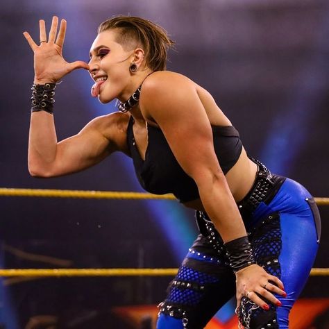 Your Pain = My Fun. Demi Bennett, Le Catch, Buff Women, Rhea Ripley, Adelaide South Australia, Wwe Female Wrestlers, Wwe Girls, Body Reference Poses, Human Poses Reference