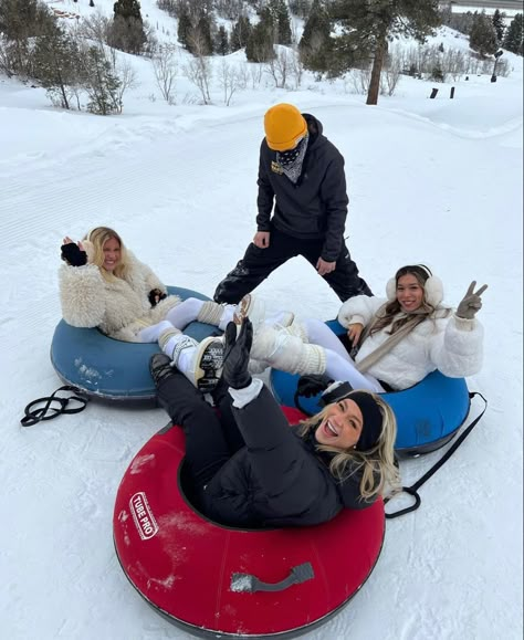 Family Ice Skating Aesthetic, Snow With Friends Aesthetic, Ski Trip Birthday, Ski Trip Aesthetic Cabin, Girls Trip Aesthetic Winter, Group Ski Trip, Ski Trip Friends, Girls Snow Trip, Snow Tubing Aesthetic