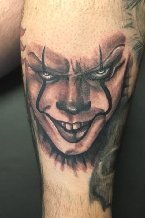 Pennywise Face Tattoo, It The Clown Tattoo, Pennywise Tattoo Stencil, It Clown Tattoo, It Tattoo Stephen King, It Tattoo Pennywise, Pennywise Tattoos, Annabelle Tattoo, Penny Wise Tattoo