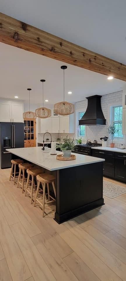 Shop Home Interior, Kitchen In Barndominium, Small Shop House Interior, Mini Barndominium Interior, Barndo Concrete Floor, Barndominium Interior Decor, Black Barndominium Interior Ideas, White And Black House Interior Design, White And Black Barndominium