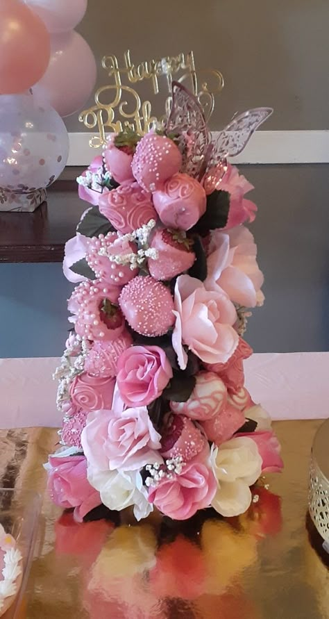 Strawberry Arrangement Ideas, Chocolate Covered Strawberry Tower Diy, How To Make A Strawberry Tower, Chocolate Covered Strawberry Tree, Chocolate Covered Strawberry Tower, Chocolate Cover Strawberry Bouquet, Fairy Themed Chocolate Covered Strawberries, Chocolate Strawberry Flower Bouquet, Truffle Tower