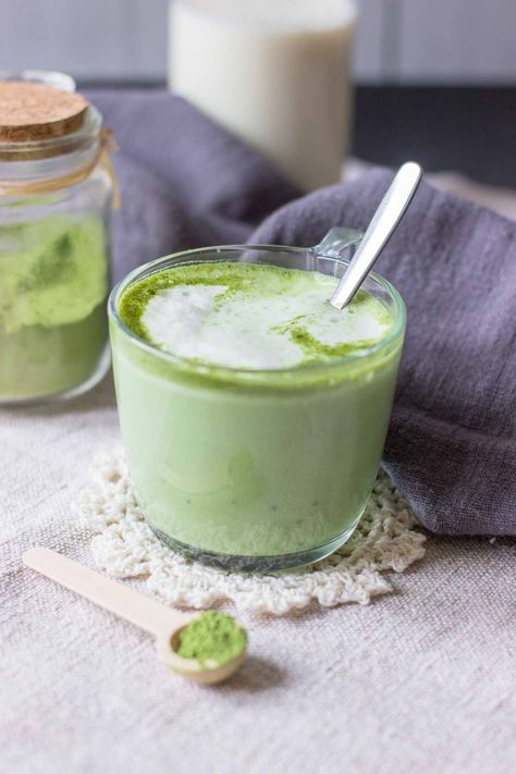 Matcha Drinks, Matcha Tea Latte, Matcha Green Tea Recipes, Postres Halloween, Tea Latte Recipe, Matcha Latte Recipe, Matcha Green Tea Latte, Green Tea Recipes, Matcha Drink