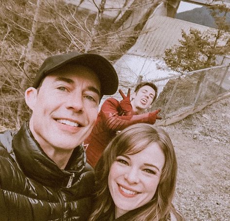 The Flash Behind The Scenes, The Flash Cast, The Flas, Harrison Wells, Tom Cavanagh, Team Flash, Flash Funny, Dc Comics Series, Flash Barry Allen