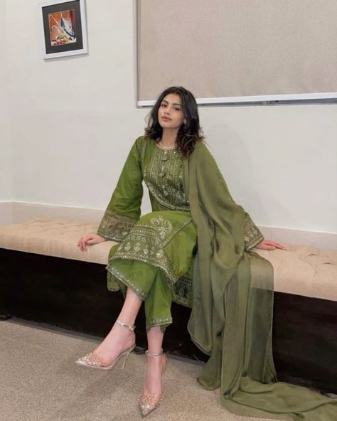 designer suits for women Pakistani Style Dress, Desi Dress Ideas, Pakistani Suit Aesthetic, Girl In Kurti Aesthetic, Desi Dress Pakistani Outfits, Dashain Outfits, Poses In Pakistani Suits, Pakistani Aesthetic Outfits, Heels With Suit