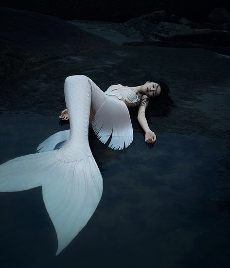 Artic Mermaid, Siren Mermaid Aesthetic, Albino Mermaid, Mermaid Photoshoot Ideas, Mermaid Editorial, Siren Core, Mermaid Pose, Mermaid Photography, Siren Mermaid