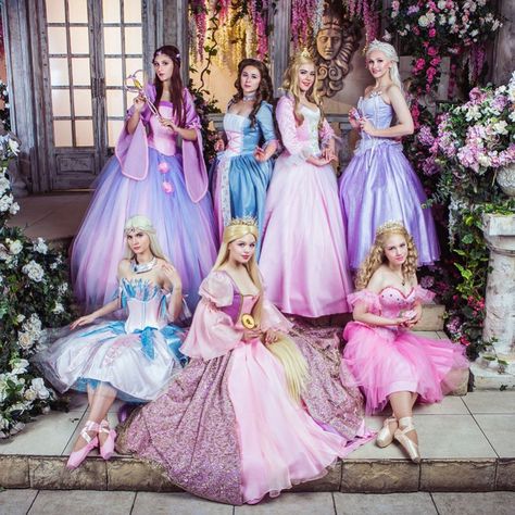 Couture Dior, Rapunzel Cosplay, Barbie Drawing, 12 Dancing Princesses, Barbie Cartoon, Barbie Costume, Princess Cosplay, Barbie Party, Princess Dresses