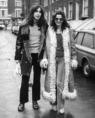 Fabulous couple in the early 70s Moda Disco, Looks Hippie, Street Style Vintage, Fashion 1970s, 60s 70s Fashion, Fashion 70s, 60s And 70s Fashion, Mode Hippie, 70s Inspired Fashion