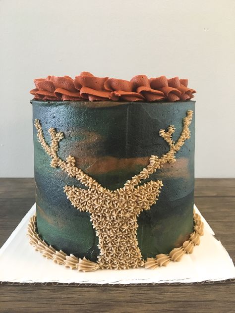 Cake For Hunters Birthday, Birthday Cake For A Hunter, Deer Birthday Cake For Men, Camo Smash Cake, Easy Hunting Cake, Camo Hunting Cake, Hunter Cake Ideas Birthday, Hunter Theme Cake, Country Birthday Cakes For Men