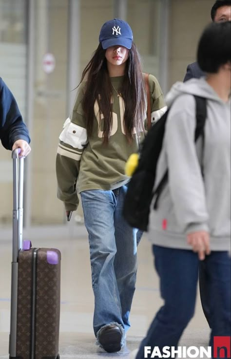 New Jeans Hyein Outfits, Hyein Newjeans Outfit, Hyein Airport Fashion, New Jeans Airport Fashion, K Pop Airport Fashion, Kpop Airport Outfits, Hyein Fashion, Hyein Style, Hyein Outfit