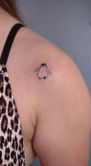 Penguin Tattoos, Small Animal Tattoos, Cute Animal Tattoos, Penguin Tattoo, Tattoo Me, Bestie Tattoo, Cute Tiny Tattoos, Elephant Tattoos, Funny Tattoos