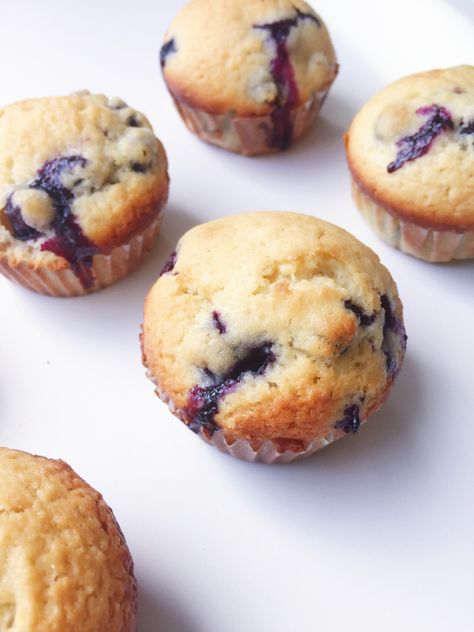 gluten free yogurt blueberry muffins Gluten Free Yogurt Muffins, Blueberry Yogurt Muffins, Keto Approved Foods, Keto Diet Vegetables, Blueberry Yogurt, Yogurt Muffins, Keto Diet Results, Diet Dinner Recipes, Gf Baking