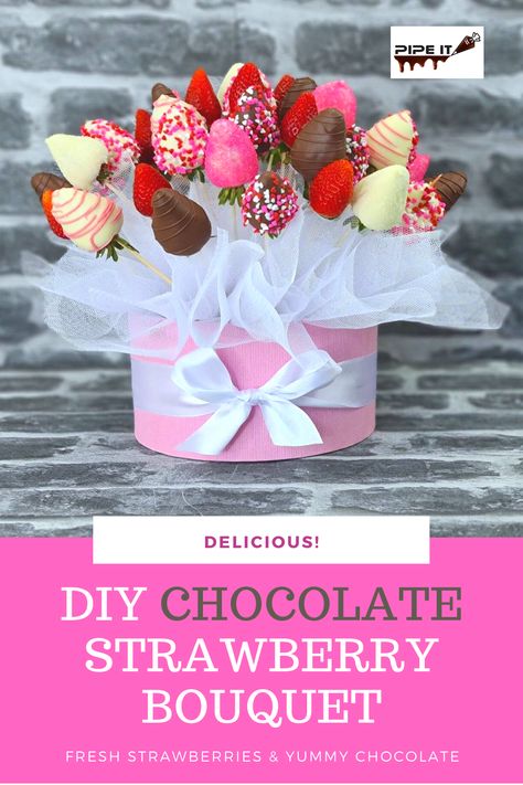 Dipped Strawberries Bouquet, Chocolate Dipped Strawberry Bouquet, Chocolate Covered Strawberries Bouquet Diy, Chocolate Strawberry Bouquet Diy, Dipped Strawberry Bouquet, How To Package Chocolate Strawberries, Edible Valentine's Day Gifts, Edible Bouquets Diy, Creative Chocolate Covered Strawberries