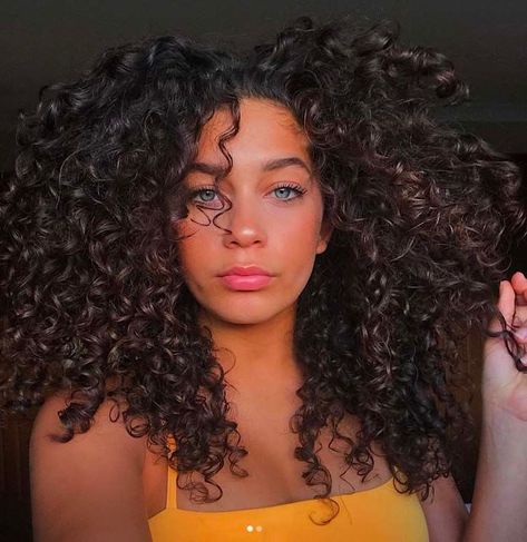 Jayme Jo Massoud | 2022-06-06 Layered Curly Bob, Layered Bob Haircut, Natural Curly Hairstyles, Curly Haircut, Curl Types, Curly Hair Extensions, Natural Curly Hair, Coily Hair, Layered Bob