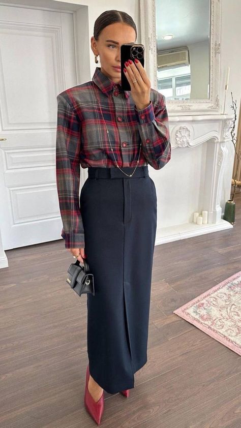 Summer Office Outfits, Look Office, Chic Business Casual, Cute Work Outfits, Pencil Skirt Outfits, Professional Outfits Women, Business Casual Outfits For Women, Plaid Outfits, Corporate Outfits