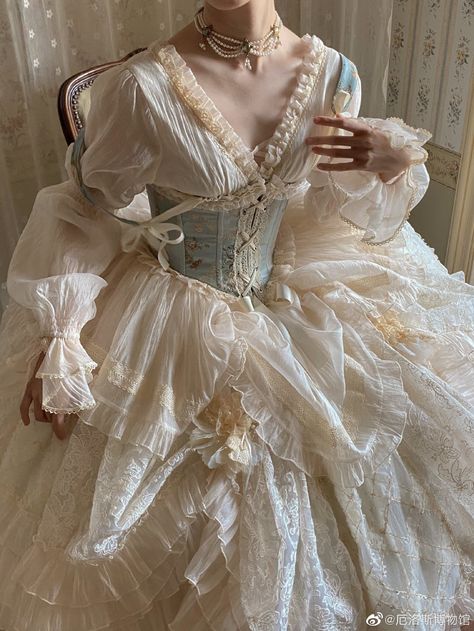 Royal Dress Aesthetic, Victorian Ball Gowns, Royal Gowns, Victorian Era Dresses, 1800's Dress, Nikah Outfit, Op Dress, Classic Lolita, Chique Outfits