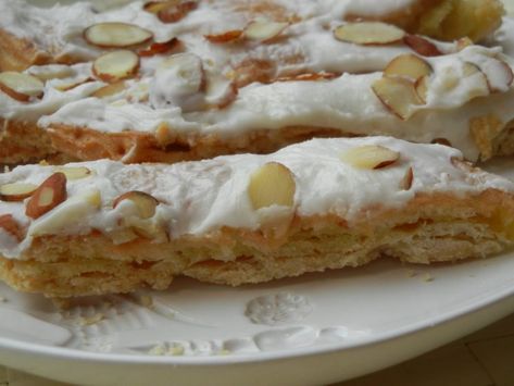 Almond Puff Pastry, Danish Puff, Almond Puff, Easy Pastry Recipes, Almond Pastry, Norwegian Food, Pastry Recipe, Danish Pastry, Puff Recipe