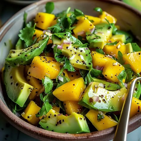 Avocado Mango Salad Avocado Mango Salad, Recipes Avocado, Salad Recipes Healthy Easy, Mango Avocado, Avocado Salad Recipes, Fresh Salad Recipes, Mango Salad, Refreshing Salad, Best Salad Recipes