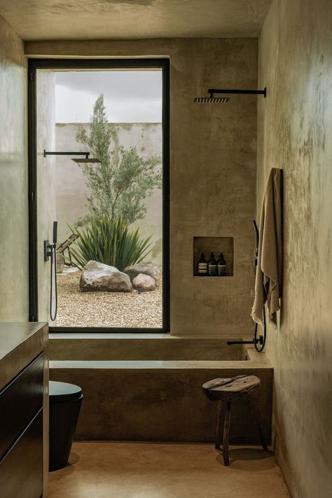 Villa ITO - Dwell Mexico Photography, Open Showers, Mexico Design, Concrete Bathroom, Archi Design, Biophilic Design, Brutalist Architecture, Bath Room, Polished Concrete