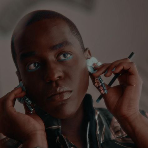 Eric Effiong, Portraits Reference, Ncuti Gatwa, Blue Eyeliner, Film Serie, Screen Time, Story Time, Face Claims, Kiss