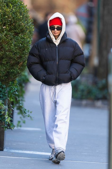 Kendall Jenner Puffer Jacket, Puffer Outfit, Beanie Outfit, Puffer Jacket Outfit, Cold Weather Outfits, Outfits With Hats, Sporty Outfits, Casual Winter Outfits, 가을 패션