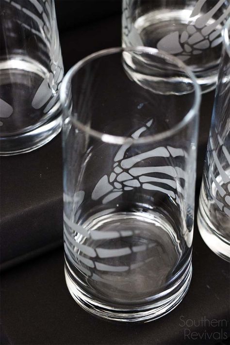 Diy Etched Glassware, Etched Glass Ideas, Halloween Etched Glass Ideas, Etching Glassware Diy, Fall Wine Glasses, Shot Glasses Diy, Glass Etching Wine Glasses, Etched Halloween Glasses, Hand Etched Glassware