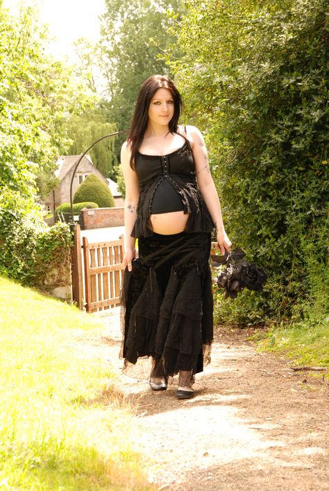 Gothic Pregnancy gothic fashion Gothic Maternity Outfits, Gothic Maternity Clothes, Alternative Pregnancy Outfits, Goth Maternity Outfits, Goth Pregnancy Outfits, Goth Pregnancy, Goth Maternity, Punk Maternity, Alt Mom