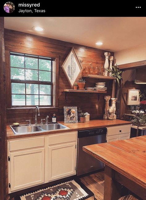 Western Kitchen Ideas Ranch, Rustic Western Kitchen Decor, Western Boho Kitchen, Western Home Decor Kitchen, Western Home Decor Ranch Style, Cowboy Kitchen, Western Dining Room, Dark Western, House Diys