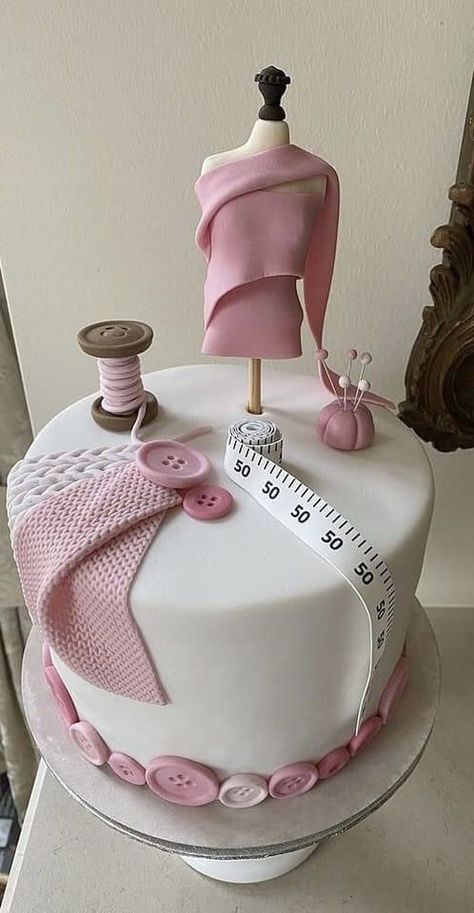 Art And Craft Cake Ideas, Tailor Cake Ideas, Fashion Theme Cake, Italian Lemon Cake, Sewing Machine Cake, Birth Cakes, Sewing Cake, Artist Cake, Realistic Cakes