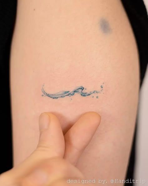 Rain Tattoo Ideas Minimalist, Deep Water Tattoo, Wave Tattoo Color, Wave Tattoo Black, Water Tattoo Minimalist, Blue Water Tattoo, Ocean Water Tattoo, Thalassophile Tattoo, Water Tattoo Ideas Ocean