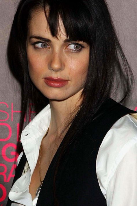 Mia Kirshner Mia Kirshner, Blondes Have More Fun, Nerd Girl Problems, L Word, Holly Marie Combs, Blonde Actresses, Bionic Woman, True Or False, The L Word