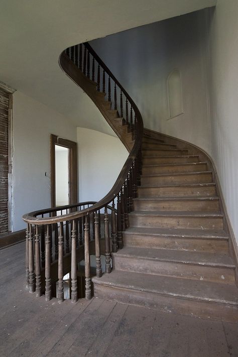 House Staircase, Stair Landing, This Old House, Empty Room, House Stairs, House Room, Staircase Design, Abandoned Houses, Dream House Decor