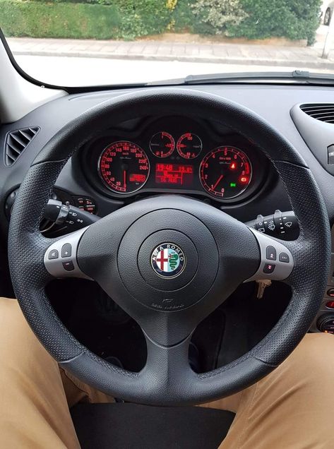 Alfa Romeo Mito, Alfa Romeo 147, Flight Attendant, Alfa Romeo, Steering Wheel, Wheel, Bmw, Cars, Vehicles