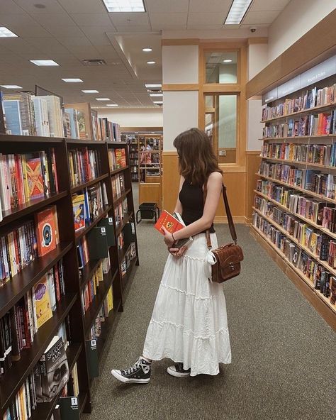 Girl Reading, Autumn Aesthetic, Book Girl, Date Outfits, Mode Vintage, Book Aesthetic, Outfits Aesthetic, Look Cool, Dream Wardrobe