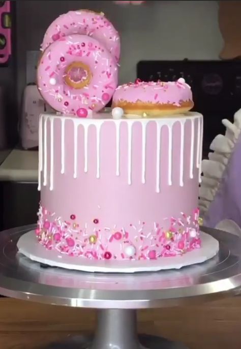 Donut Birthday Cake, Sweet Birthday Cake, Half Birthday Cakes, Second Birthday Cakes, Birthday Cake For Him, Second Birthday Ideas, Pink Birthday Cakes, Wedding Cake Recipe, 10th Birthday Parties