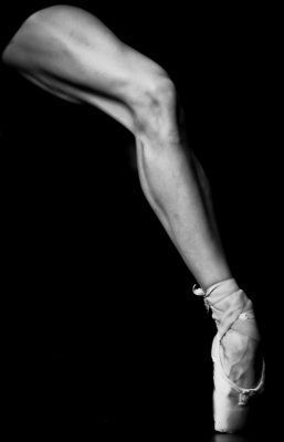 Ballerina Legs, Dancer Legs, Ballet Beauty, Misty Copeland, Dance Like No One Is Watching, Dance Movement, Ballet Beautiful, Tiny Dancer, Dance Photos