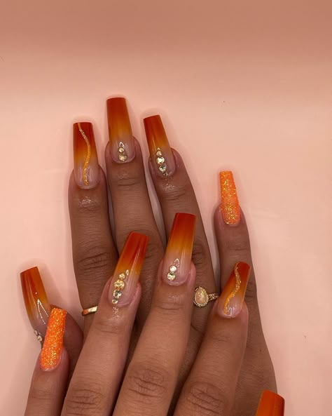 Fall Nails 2024 Burnt Orange, Burnt Orange Nail Design, Burnt Orange Gold Nails, Nail Thanksgiving Designs, Brown And Orange Ombre Nails, Orange Glam Nails, Paprika Nails, Auburn Nails Designs, Orange Nail Design Ideas