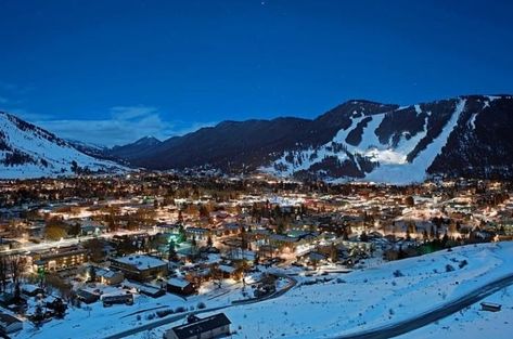 The One Town In Wyoming That Turns Into A Winter Wonderland Each Year Jackson Hole Wyoming Winter, Mountains Night, Wyoming Vacation, Jackson Hole Wy, Jackson Wy, Winter Things, Jackson Wyoming, Jackson Hole Wyoming, Ski Holidays