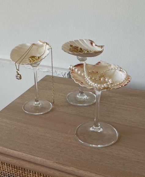 Shells Diy, Shell Crafts Diy, Seashell Jewelry, Seashell Art, Beach Crafts, Seashell Crafts, Cute Room Decor, Shell Art, Shell Crafts