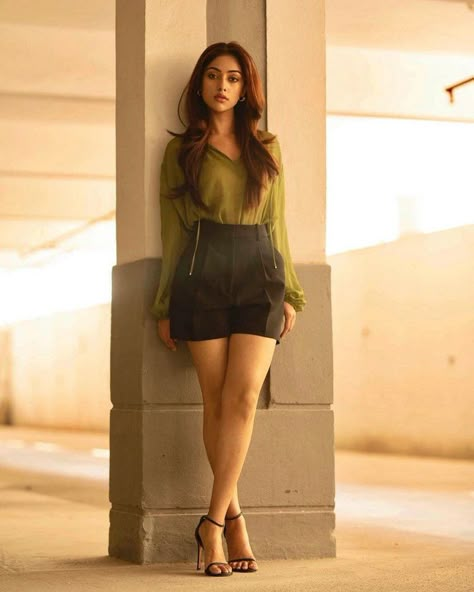 Annu Emmanuel, Long Top Dress, Anu Emmanuel, Pretty Face, Bollywood Actress, Long Tops, Girl Outfits, Actresses, On Twitter