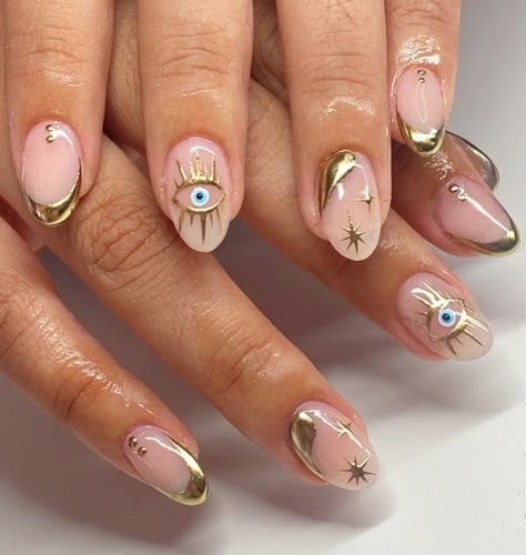 Gold And Evil Eye Nails, Evil Eye Summer Nails, Summer Gold Nails, Gold Evil Eye Nails, Cute Evil Eye Nails, Gold Nails Summer, Summer Nails Gold, Gold Detail Nails, Evil Eye Nails Design