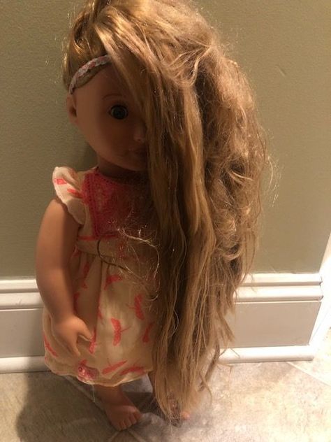 Taming doll hair, how to manage it and keep it easy! Detangling Doll Hair, How To Fix Doll Hair, How To Detangle Doll Hair, How To Untangle Doll Hair, Detangle Doll Hair, Doll Hair Detangler, Tangled Doll, Doll Hair Repair, Fix Doll Hair