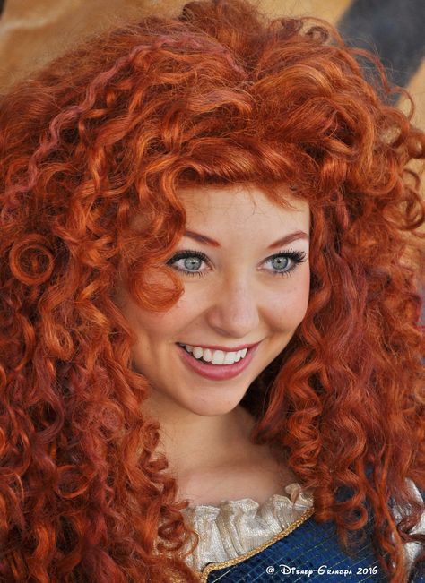 Merida Makeup, Disney Princess Real Life, Merida Wig, Curly Hairstyle Ideas, Merida Cosplay, Merida Disney, Princess Face, Princess Merida, Afro Curls