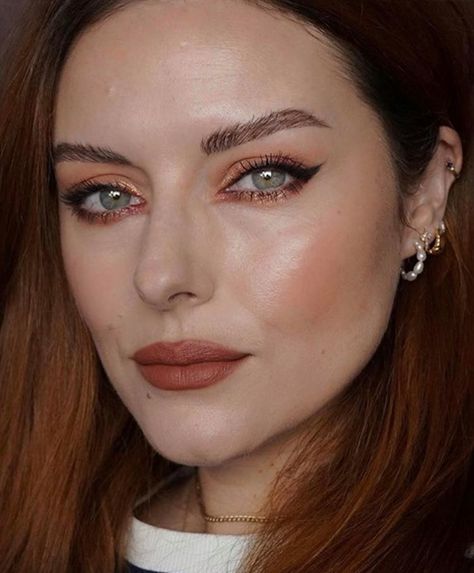 Universally Flattering Copper Makeup Looks For Any Occasion Copper Hair Makeup, Glossier Future Dew, Future Dew, Copper Makeup, Katie Jane Hughes, Copper Eye Makeup, Copper Eyeshadow, Pure Makeup, Makeup Looks For Green Eyes