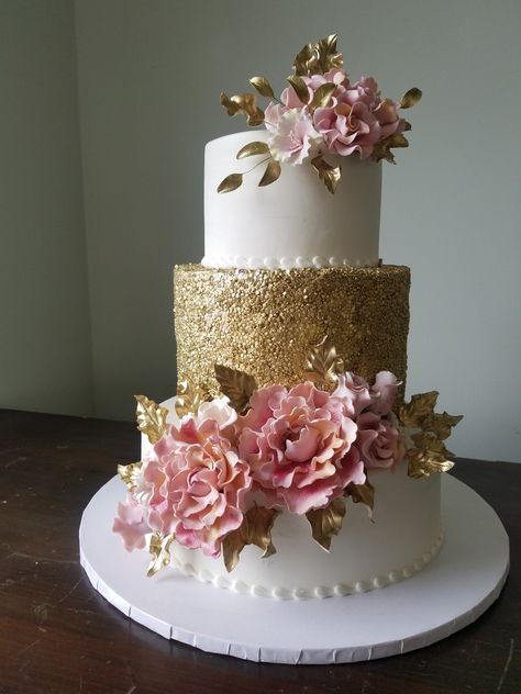 Rose Gold Quinceanera Cake Ideas, Pink And Gold Quince Cake, Quincenera Cake Ideas, Pastel De Quinceanera Ideas, Rose Gold Quinceanera Cake, Rose Gold Cake Ideas Birthday, Rose Gold Cake Birthday, Rose Gold Cakes, Quince Cake Ideas