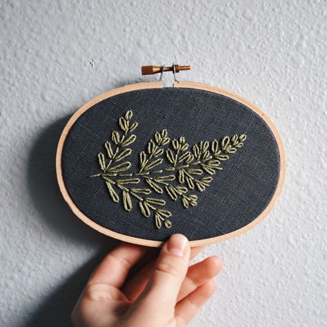 Fern Embroidery, Nature Inspired Home Decor, Plant Wall Hanging, Nature Inspired Home, Learn Embroidery, Japanese Embroidery, Simple Embroidery, Sewing Embroidery Designs, Silk Ribbon Embroidery