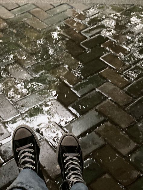 Converse In The Rain, Quiet Core, Highlight Wallpaper, Alex Core, Raining Day, Converse Aesthetic, Wallpaper Icon, Lavender Tea, Seasons Change